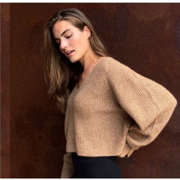Aritzia Group by Babaton Tessin Sweater Size M - Picture 1 of 12